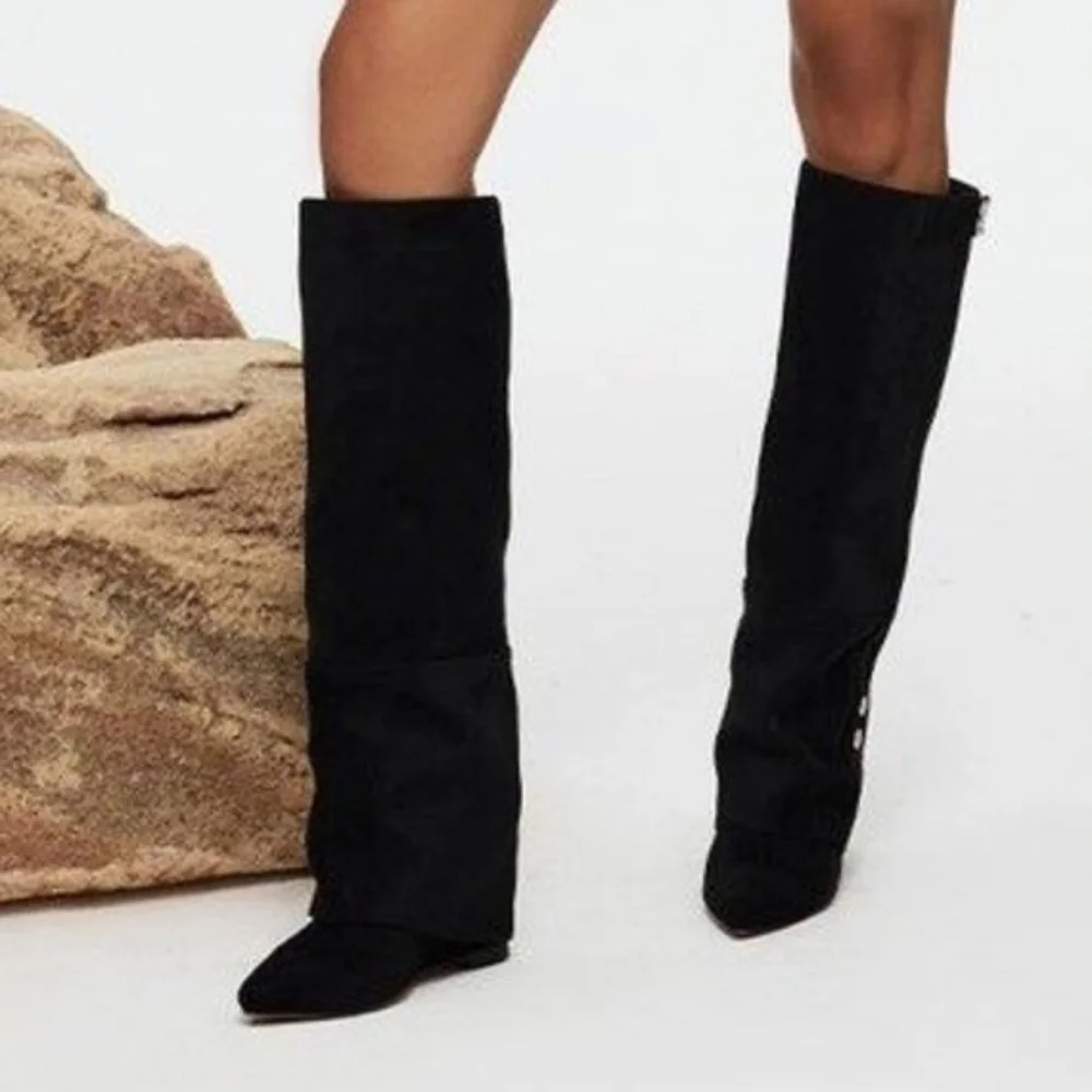 N/A pointed toe